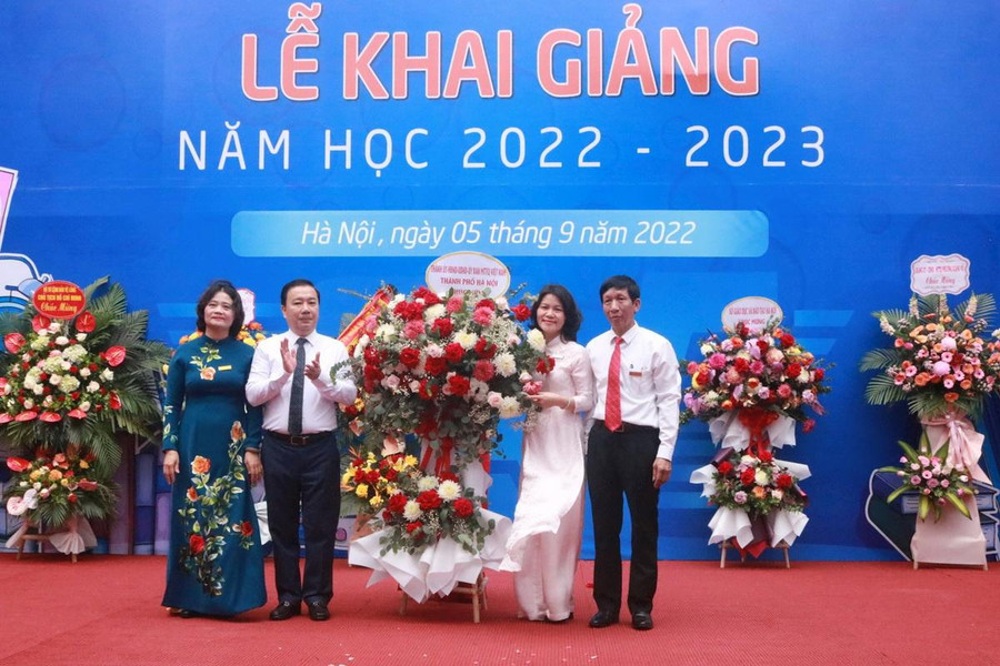 Phó Chủ tịch UBND TP Hà Nội Chử Xuân Dũng dự lễ khai giảng tại Trường THCS Giảng Võ quận Ba Đình Phó Chủ tịch UBND TP Hà Nội Chử Xuân Dũng dự lễ khai giảng tại Trường THCS Giảng Võ quận Ba Đình