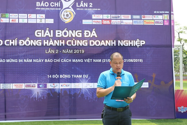 Nhà báo Nguyễn Nam Thắng, Phó Tổng biên tập Tạp chí Doanh nghiệp và Thương hiệu, Trưởng Ban tổ chức Giải bóng đá "Báo chí đồng hành cùng doanh nghiệp" lần thứ 2 - năm 2019 phát biểu.