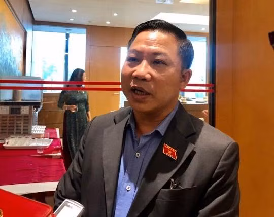ĐBQH Lưu Bình Nhưỡng trả lời về vụ việc 8B Lê Trực tại hành lang Quốc hội (ngày 21/5).