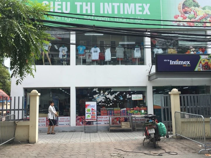 Siêu thị Intimex tại số 89 Bùi Ngọc Dương, phường Bạch Mai.