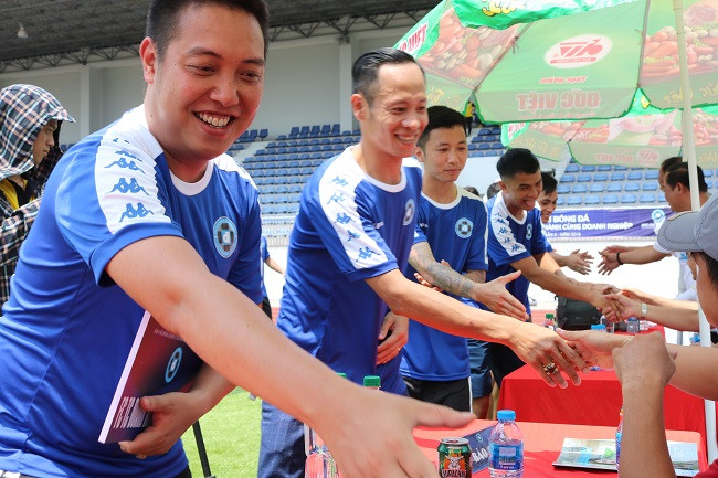 FC Tạp chí Doanh nghiệp và Thương hiệu giành giải Ba.