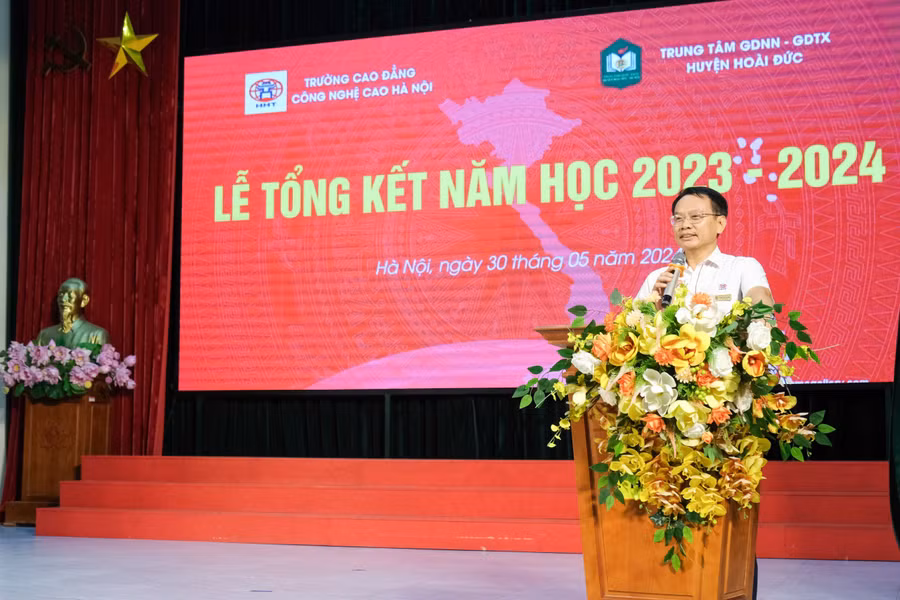 TS. NGƯT Phạm Xuân Khánh phát biểu tại lễ tổng kết.