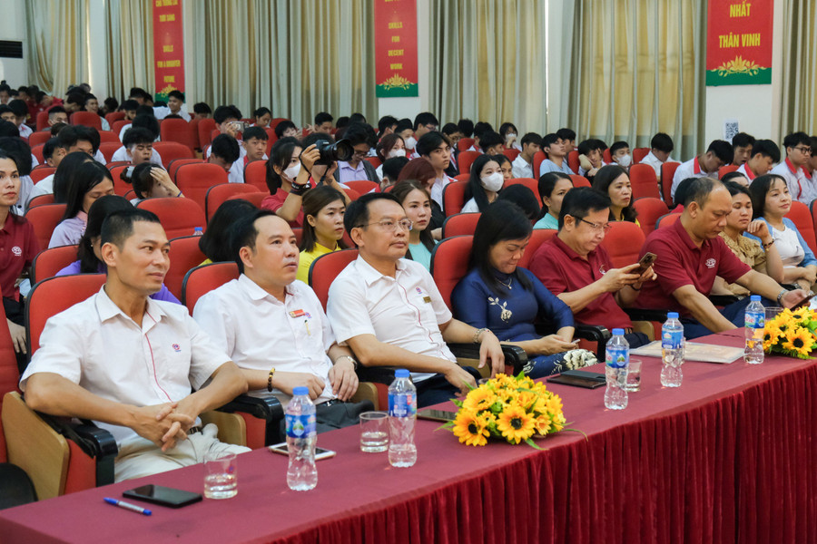 Quang cảnh buổi lễ tổng kết. Quang cảnh buổi lễ tổng kết.