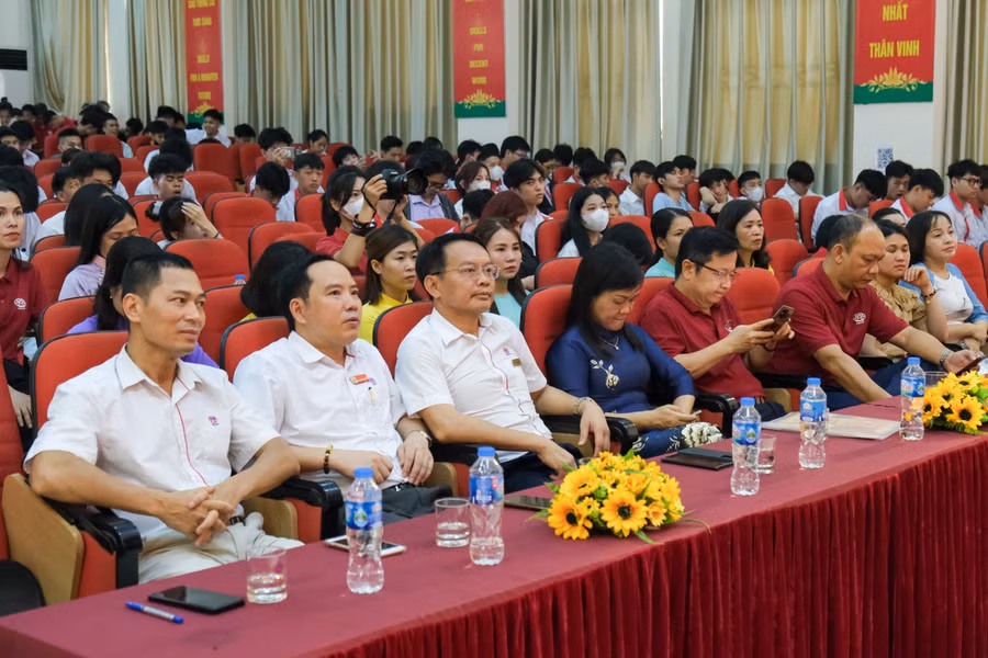 Quang cảnh buổi lễ tổng kết.