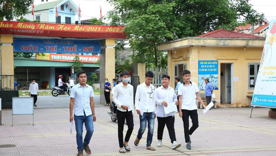Các "sĩ tử" bước vào Kỳ thi với tâm lý thoải mái, tự tin. Các "sĩ tử" bước vào Kỳ thi với tâm lý thoải mái, tự tin.