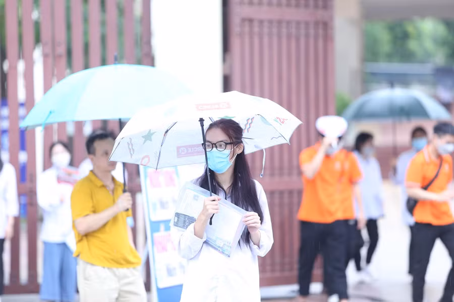 Thí sinh dự thi tại Điểm thi trường THPT Hàn Thuyên (Bắc Ninh).