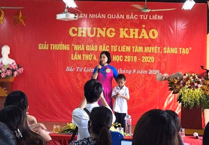 Cô Vương Tuyết Băng cũng học trò Nguyễn Hoàng Ân tại Cuộc thi “Nhà giáo tâm huyết sáng tạo” lần thứ IV do Phòng GD&amp;ĐT quận Bắc Từ Liêm tổ chức.