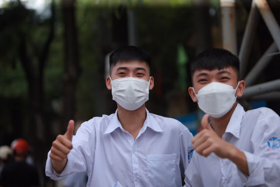 Thí sinh Điểm thi trường THPT Yên Dũng số 2 tự tin sau khi hoàn thành môn Ngữ văn.