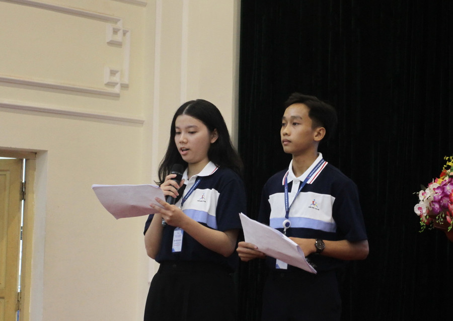 Học sinh đề xuất những kiến nghị đến lãnh đạo Bộ GD&ĐT. Học sinh đề xuất những kiến nghị đến lãnh đạo Bộ GD&ĐT.