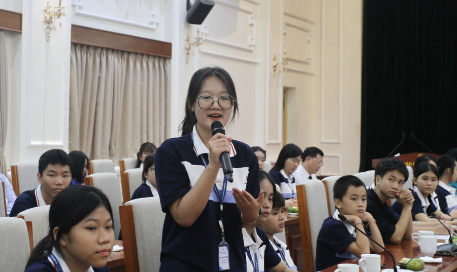 Đại diện học sinh trình bày ý kiến tại chương trình. Đại diện học sinh trình bày ý kiến tại chương trình.