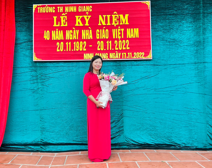 Chân dung cô Đinh Thị Phương Thảo – giáo viên Trường Tiểu học Ninh Giang, huyện Hoa Lư, tỉnh Ninh Bình. Chân dung cô Đinh Thị Phương Thảo – giáo viên Trường Tiểu học Ninh Giang, huyện Hoa Lư, tỉnh Ninh Bình.