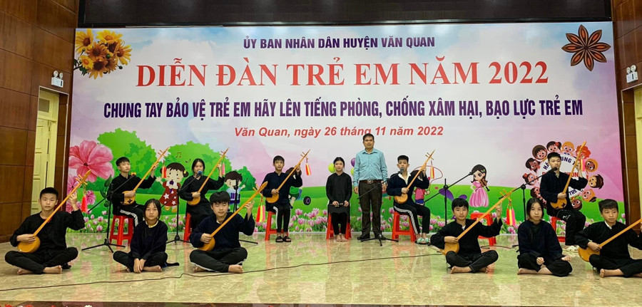 Câu lạc bộ hát then, đàn tính Trường PTDTNT THCS & THPT huyện Văn Quan (huyện Văn Quan, tỉnh Lạng Sơn) tham gia biểu diễn tại sự kiện của huyện Văn Quan, tỉnh Lạng Sơn. Ảnh NVCC. Câu lạc bộ hát then, đàn tính Trường PTDTNT THCS & THPT huyện Văn Quan (huyện Văn Quan, tỉnh Lạng Sơn) tham gia biểu diễn tại sự kiện của huyện Văn Quan, tỉnh Lạng Sơn. Ảnh NVCC.