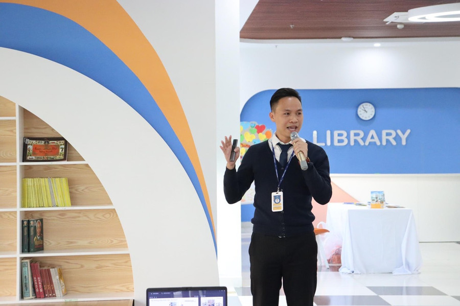 Thầy Nguyễn Tiến Thọ - Trưởng nhóm công tác học sinh – Trường phổ thông liên cấp Phenikaa (TP. Hà Nội) chia sẻ cùng học sinh. Ảnh NTCC. Thầy Nguyễn Tiến Thọ - Trưởng nhóm công tác học sinh – Trường phổ thông liên cấp Phenikaa (TP. Hà Nội) chia sẻ cùng học sinh. Ảnh NTCC.