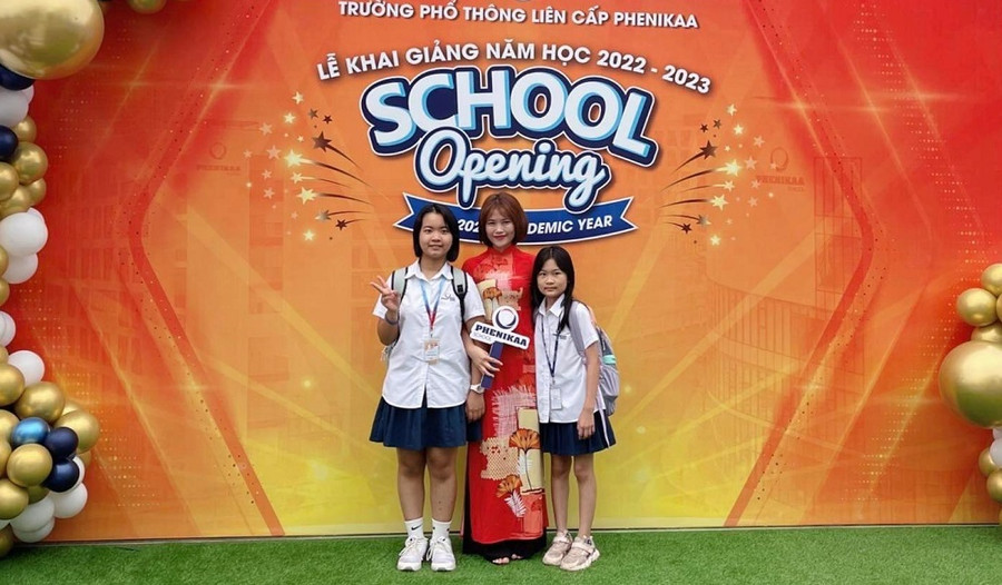 Cô Nguyễn Thu Thương – giáo viên Trường Phổ thông liên cấp Phenikaa và học trò trong lễ khai giảng năm học mới. Ảnh NTCC. Cô Nguyễn Thu Thương – giáo viên Trường Phổ thông liên cấp Phenikaa và học trò trong lễ khai giảng năm học mới. Ảnh NTCC.