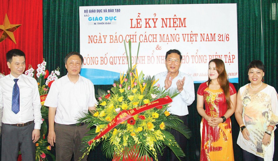 Nhân dịp kỷ niệm Ngày Báo chí Cách mạng Việt Nam 21/6, Báo Giáo dục và Thời đại vinh dự được đón Bộ trưởng Phạm Vũ Luận tới chúc mừng tập thể cán bộ, phóng viên, công nhân viên.
