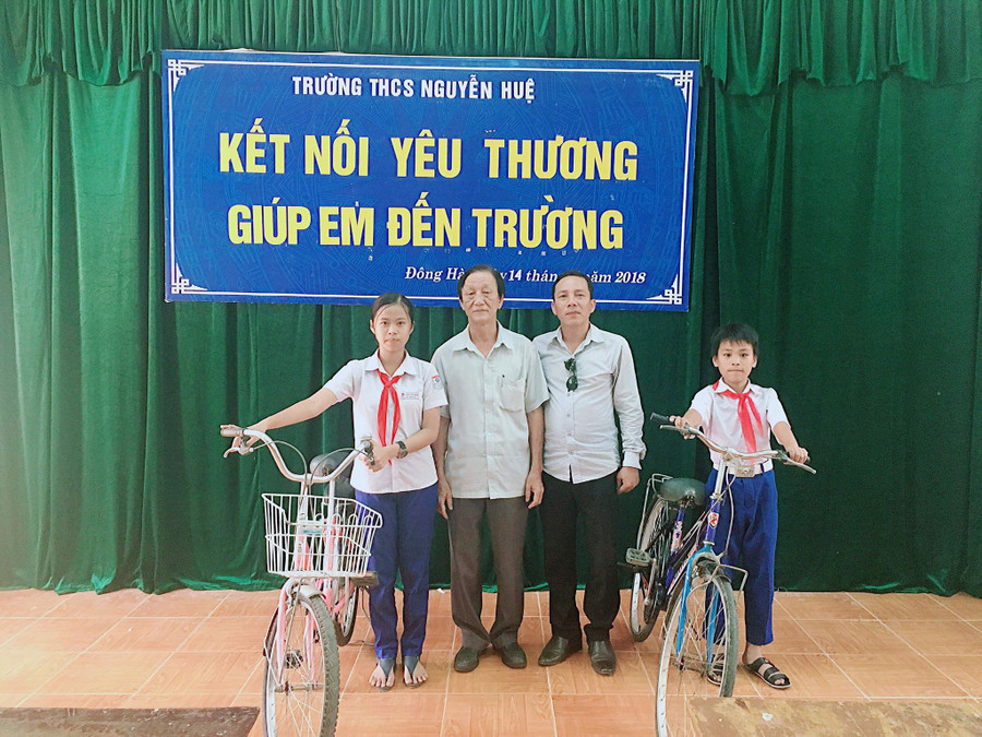 Những chiếc xe đạp nâng bước học sinh vùng khó đến trường
