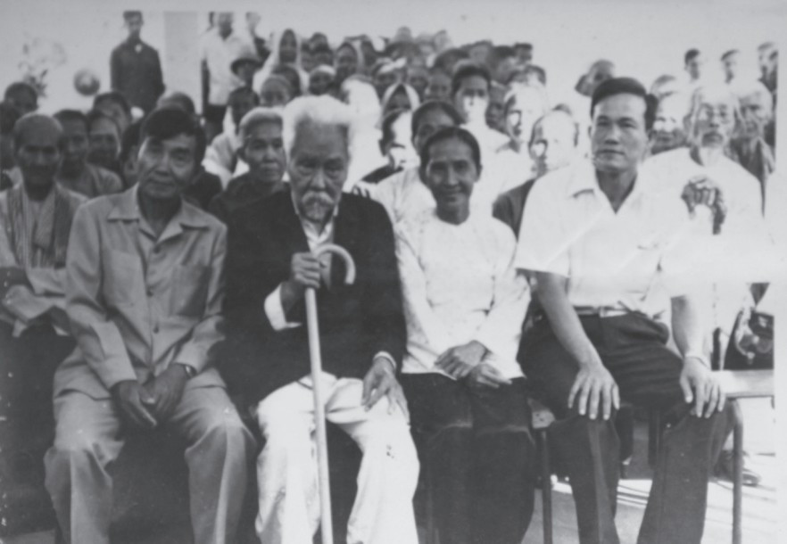 Ông Chín Côn trong lần họp mặt cán bộ lão thành ở Huyện ủy Gò Công Đông (Tiền Giang) Ông Chín Côn trong lần họp mặt cán bộ lão thành ở Huyện ủy Gò Công Đông (Tiền Giang)