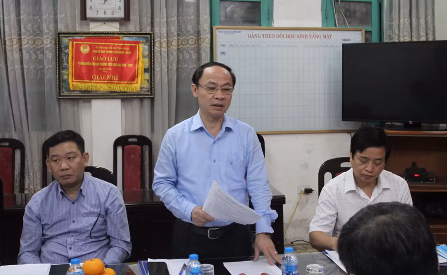Lãnh đạo Sở GD&amp;ĐT Hà Nội báo cáo tại buổi làm việc.