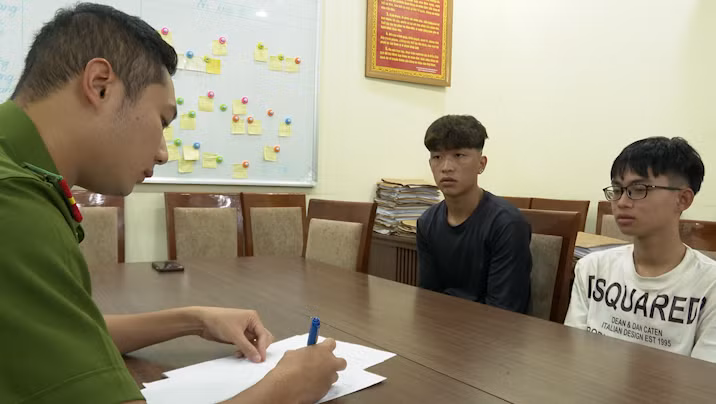 Công an tỉnh Quảng Ninh triệu tập, xử lý nhóm thanh niên dùng hung khí gây thương tích cho một nam sinh.