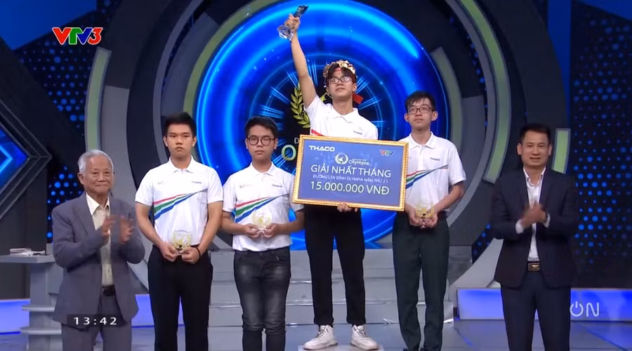 Trung Hiếu giành vòng nguyệt quế với 245 điểm.