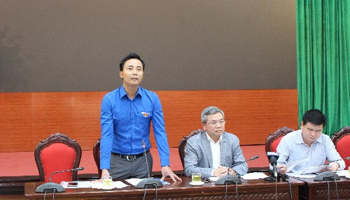 Phó Bí thư Thành đoàn Hà Nội Nguyễn Đức Tiến thông tin tại buổi giao ban báo chí