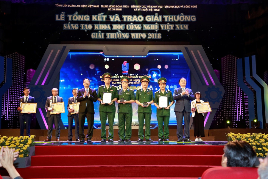 Nhóm nghiên cứu nhận giải thưởng WIPO