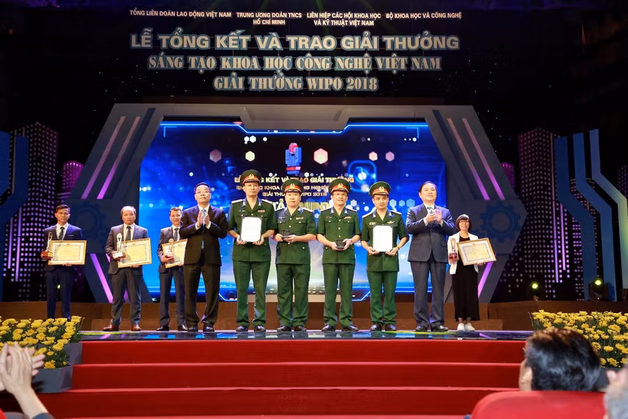 Nhóm nghiên cứu nhận giải thưởng WIPO