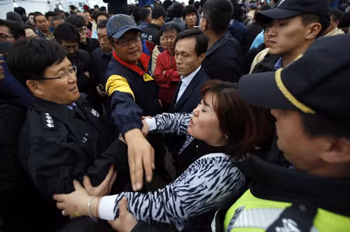 Family members of missing passengers, who were on the South Korean ferry 