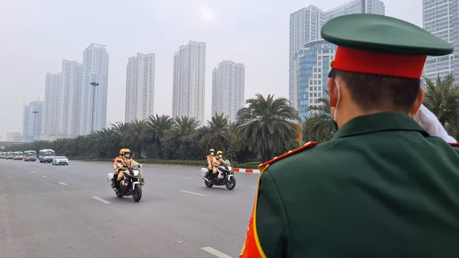 Thực diễn khu vực trước cổng Trung tâm Hội nghị Quốc gia đường Đại lộ Thăng Long.