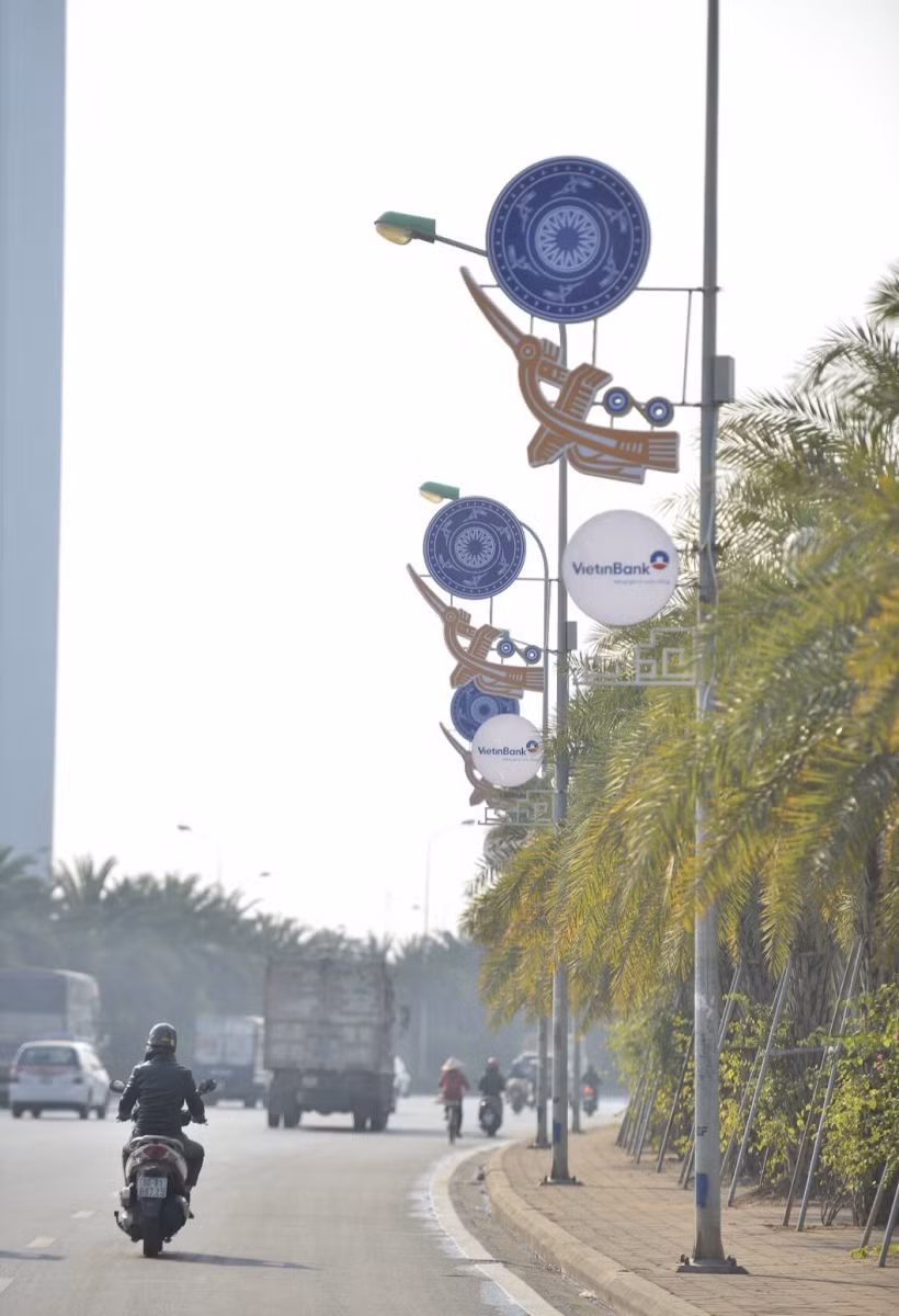 Trang trí trên tuyến đường Võ Chí Công.