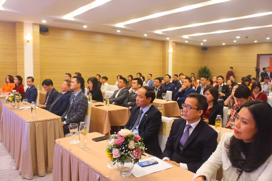 Các đại biểu về dự lễ ký kết hợp tác.