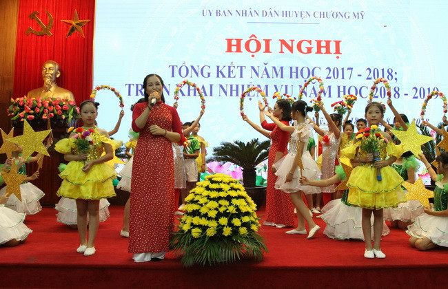 Tiết mục văn nghệ chào mừng hội nghị