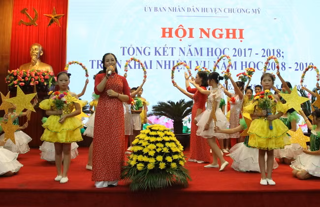 Tiết mục văn nghệ chào mừng hội nghị