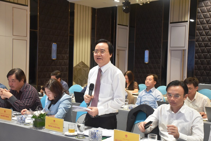 Bộ trưởng Bộ GD&ĐT Phùng Xuân Nhạ phát biểu tại phiên họp