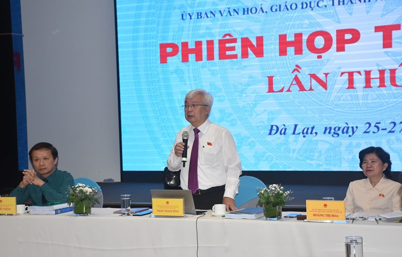 Ông Phan Thanh Bình - Chủ nhiệm Ủy ban Văn hóa, Giáo dục, Thanh niên, Thiếu niên và Nhi đồng Quốc hội chủ trì phiên họp