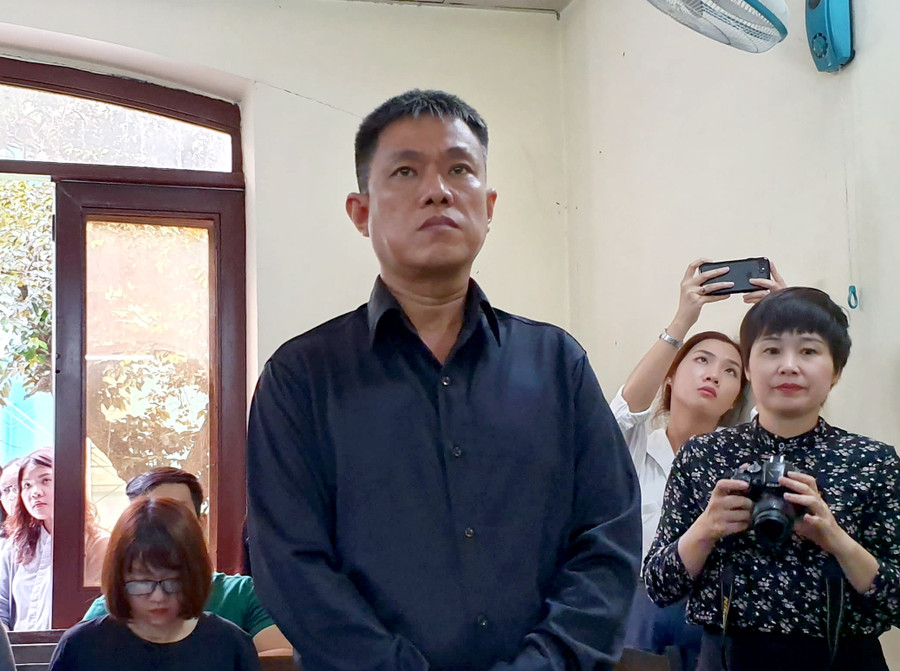 Họa sĩ Lê Linh tại phiên tòa phúc thẩm ngày 3/9/2019. Ảnh Công Sơn Họa sĩ Lê Linh tại phiên tòa phúc thẩm ngày 3/9/2019. Ảnh Công Sơn