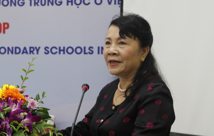 Thứ trưởng Bộ GD&ĐT Nguyễn Thị Nghĩa phát biểu tại hội thảo