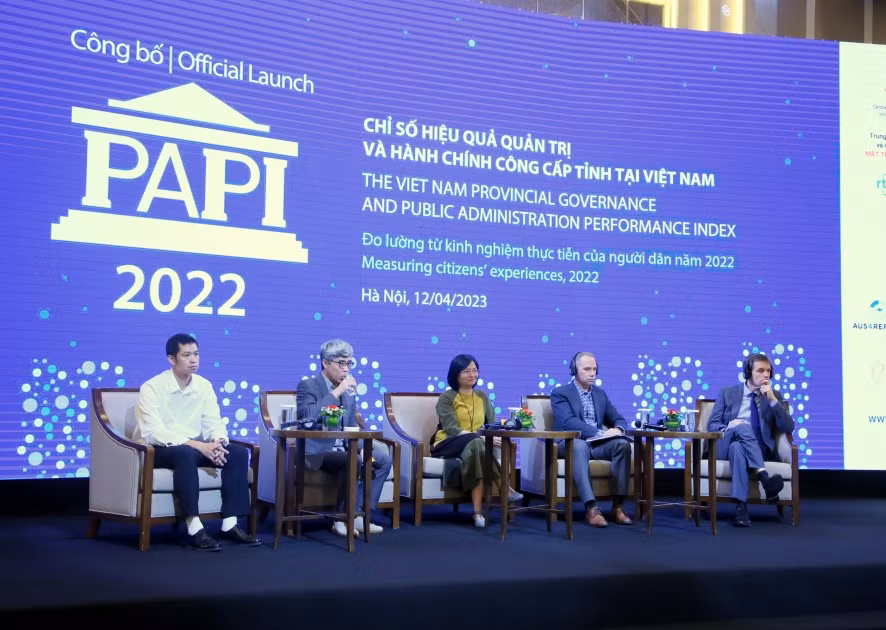 Các đại biểu, chuyên gia tham gia tọa đàm trao đổi, làm rõ một số vấn đề xung quanh chỉ số PAPI năm 2022.