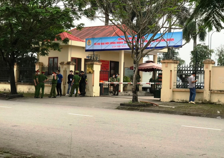 Hàng chục công an được điều động bảo vệ phiên tòa.