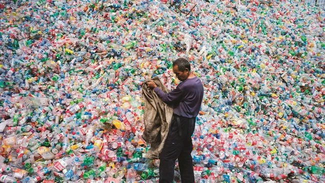 Các nhà khoa học bước đầu tìm ra cách tái chế nhựa vô hạn lần