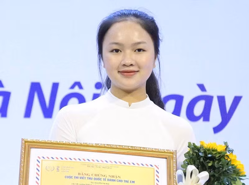 Nữ sinh Hải Dương đoạt giải Nhất cuộc thi viết thư quốc tế UPU 2019
