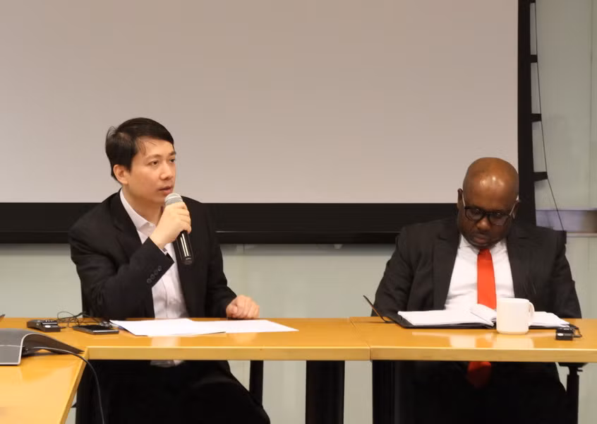 Ông Phạm Quang Hưng- Cục trưởng Cục Hợp tác Quốc tế (Bộ GD&ĐT) trả lời những thắc mắc của đoàn công tác Bờ Biển Ngà