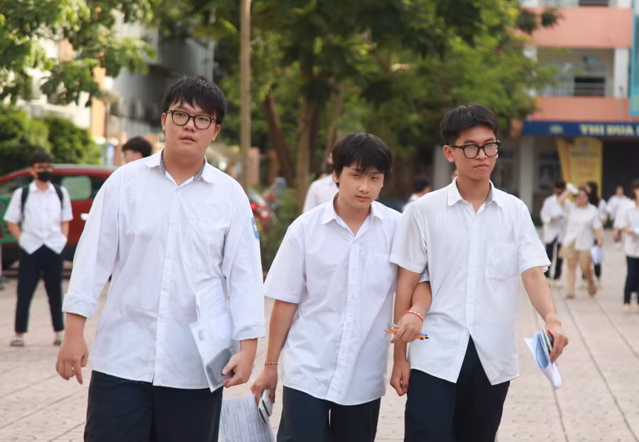 Nhiều thí sinh đánh giá đề năm nay có nhiều câu hỏi “lạ”, mang tính phân hóa cao.