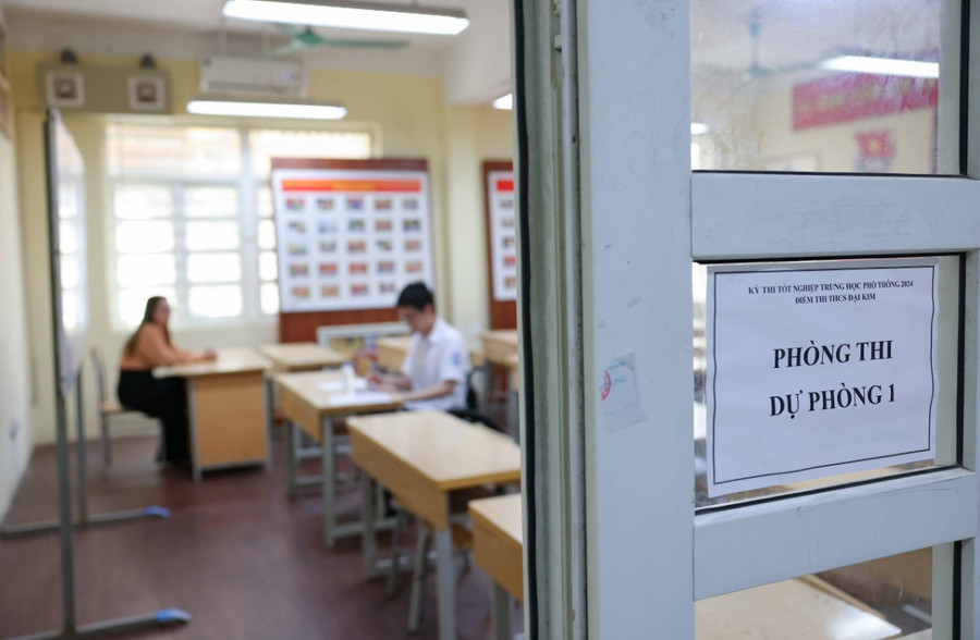 Thí sinh N.Đ được bố trí dự thi riêng tại phòng thi dự phòng. Ảnh: Thanh Tùng.