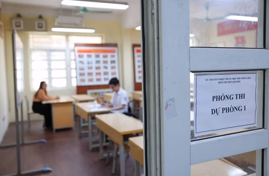 Thí sinh N.Đ được bố trí dự thi riêng tại phòng thi dự phòng. Ảnh: Thanh Tùng.