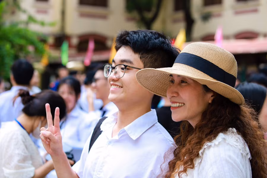 Nhìn chung, đề thi toán năm nay có tính phân hóa cao. Dự kiến phổ điểm sẽ dao động ở mức 7 điểm, số lượng điểm 10 không nhiều.