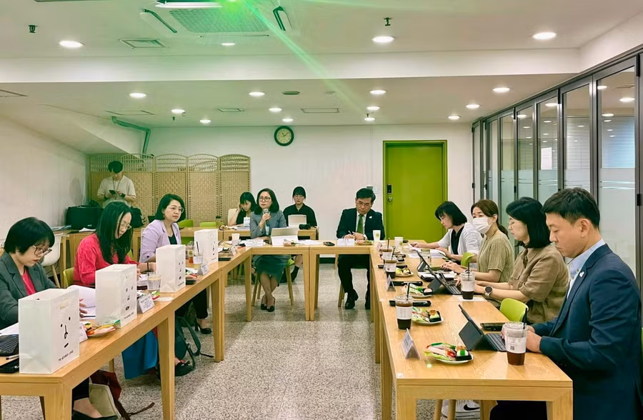 Đoàn công tác đã làm việc với tổ chức GNI Hàn Quốc, Văn phòng Giáo dục Nam Seoul, một số cơ sở cung cấp dịch vụ công tác xã hội, tư vấn tâm lý và một số trường học tại Seoul, Hàn Quốc.