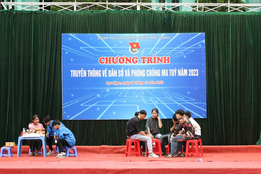 Các đội thi thể hiện tài năng tại chương trình. Các đội thi thể hiện tài năng tại chương trình.