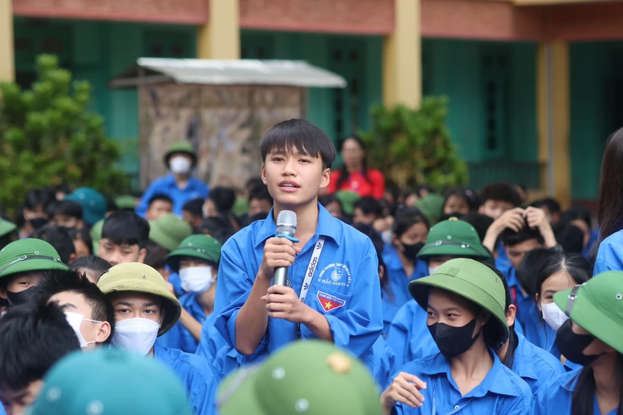 Học sinh được chia sẻ và hỏi đáp về kiến thức phòng chống ma túy. 