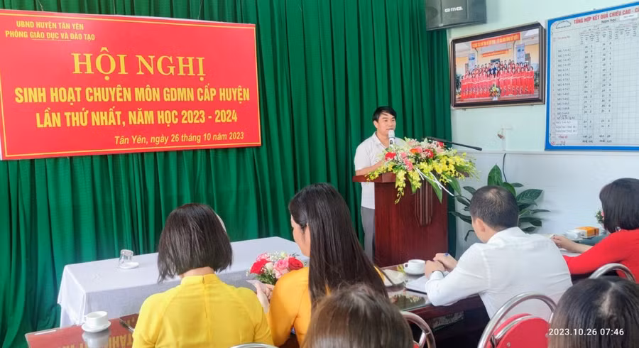 Quang cảnh buổi sinh hoạt chuyên môn.